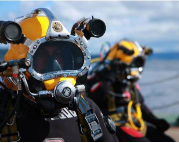 آموزش غواصي صنعتي ,جوشکاری و برشکاری زیر آب , عکاسی و فیلمبرداری زیر آب